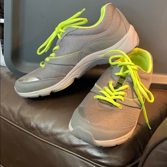 vionic orthaheel sneakers